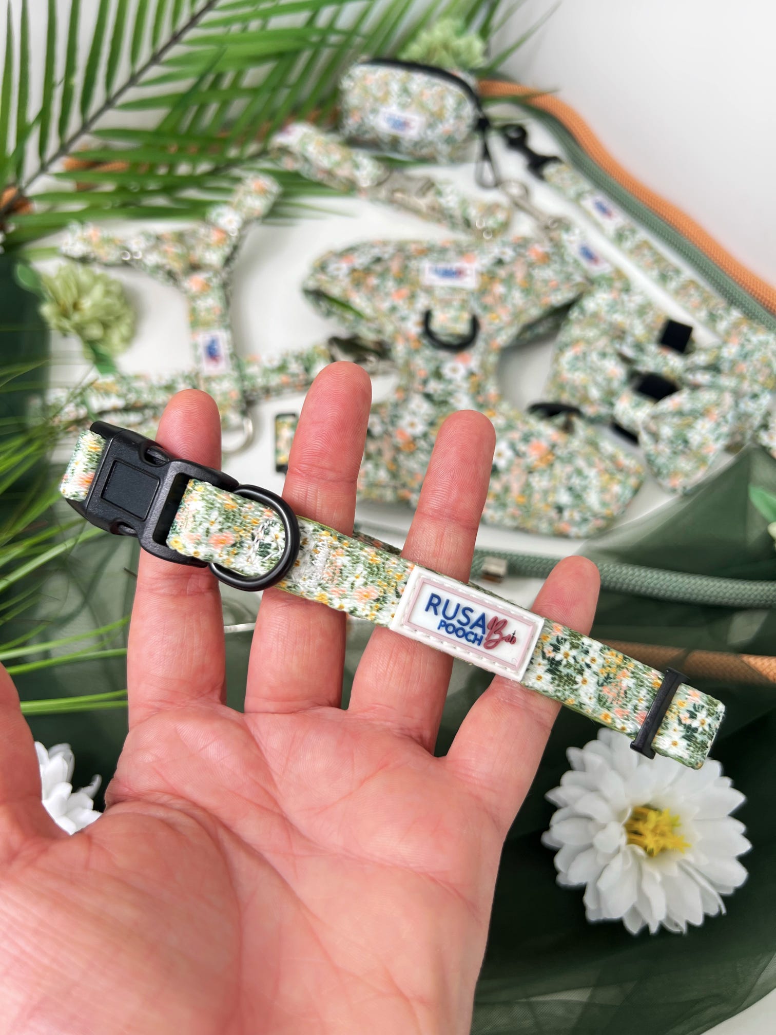 Green flower printed collar - The secret garden collection