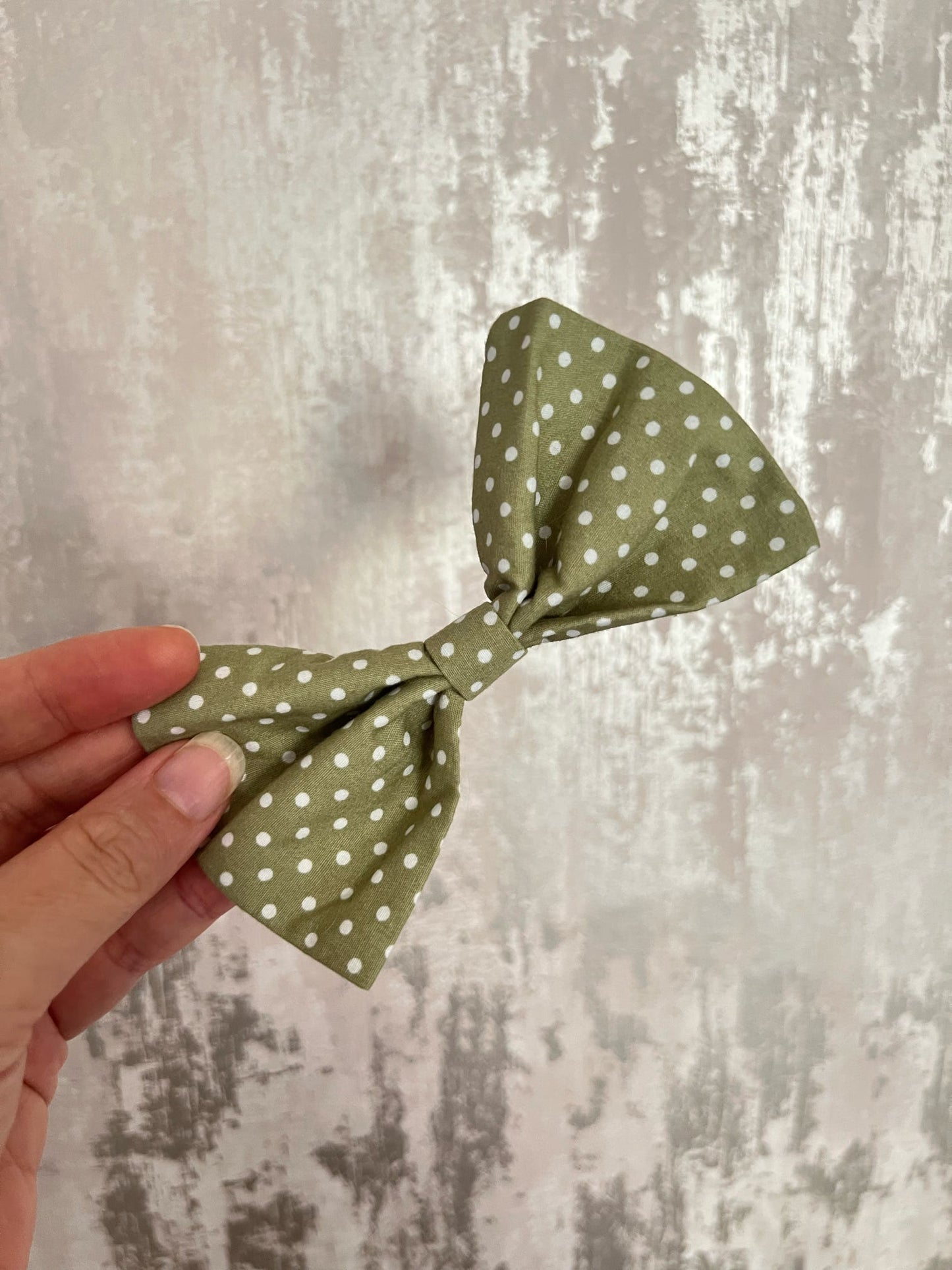 Fabric | Bow tie M - Green Polka Dot