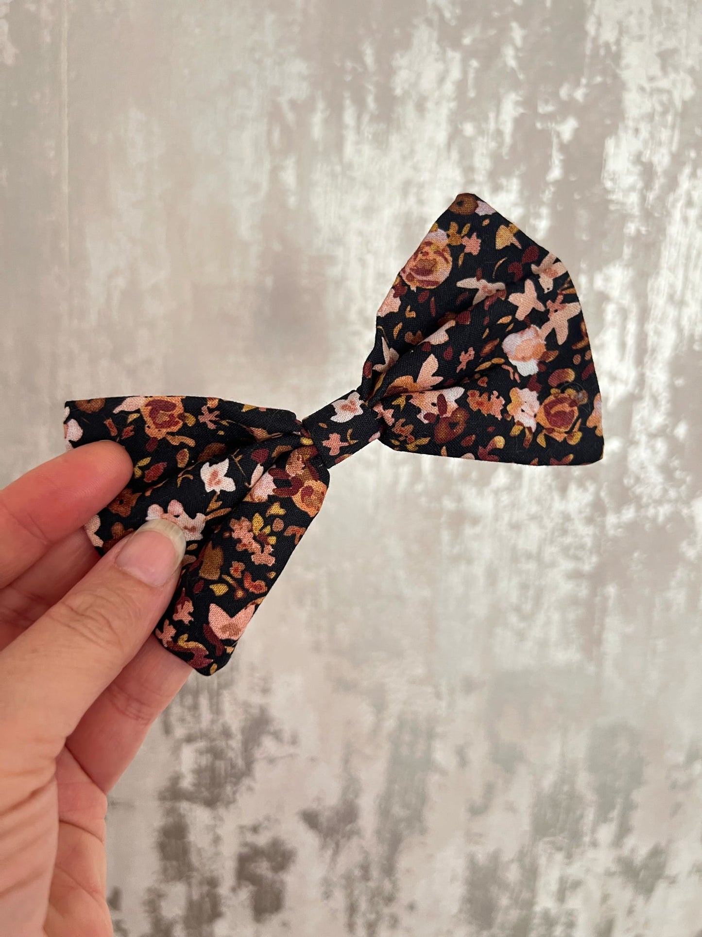 Fabric | Bow tie M - Black Florals