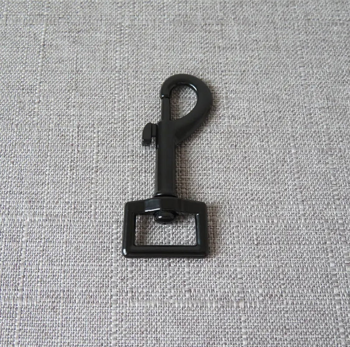 Matte black metal lead clip