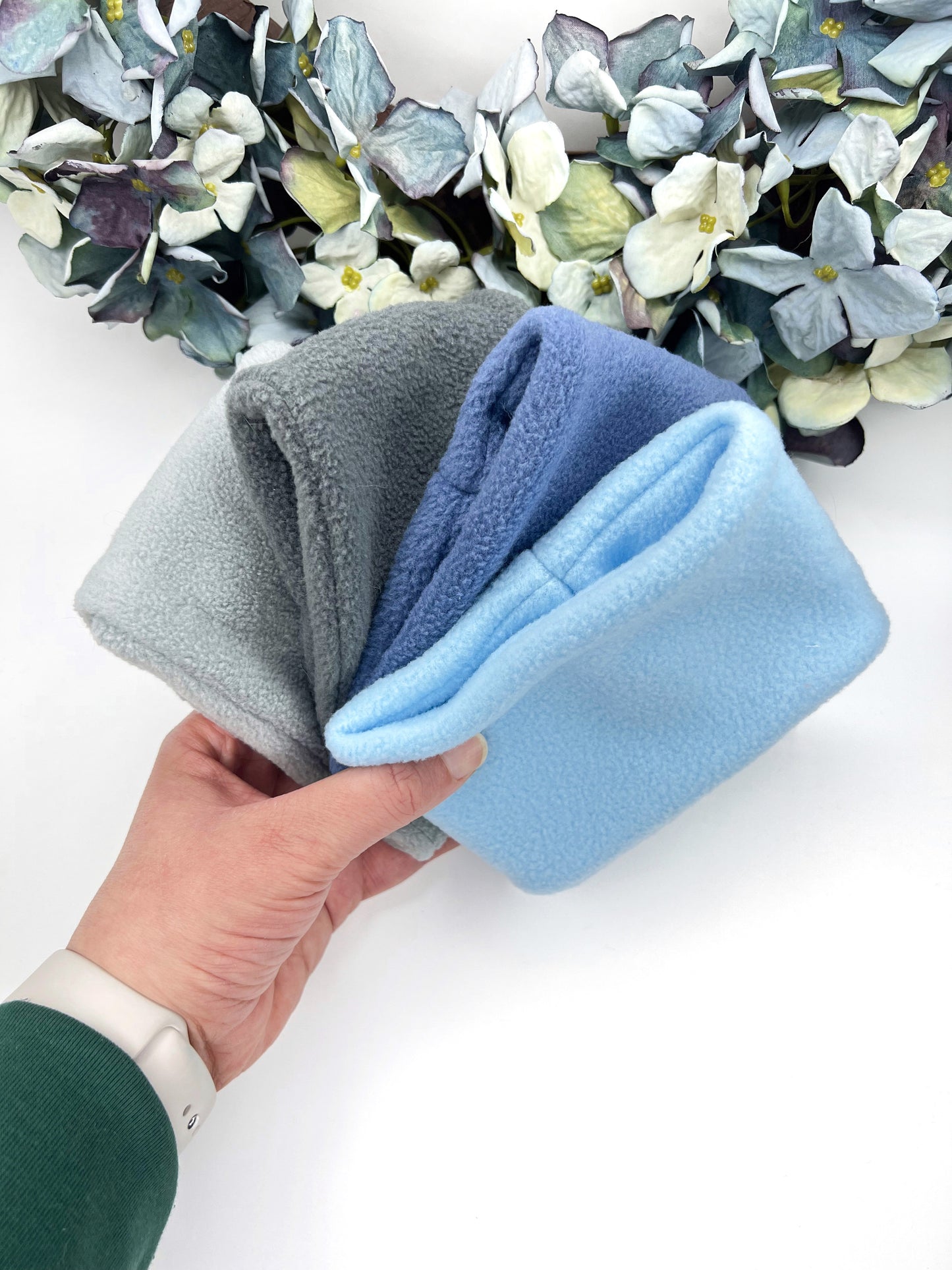 Grey and blue fleece snoods