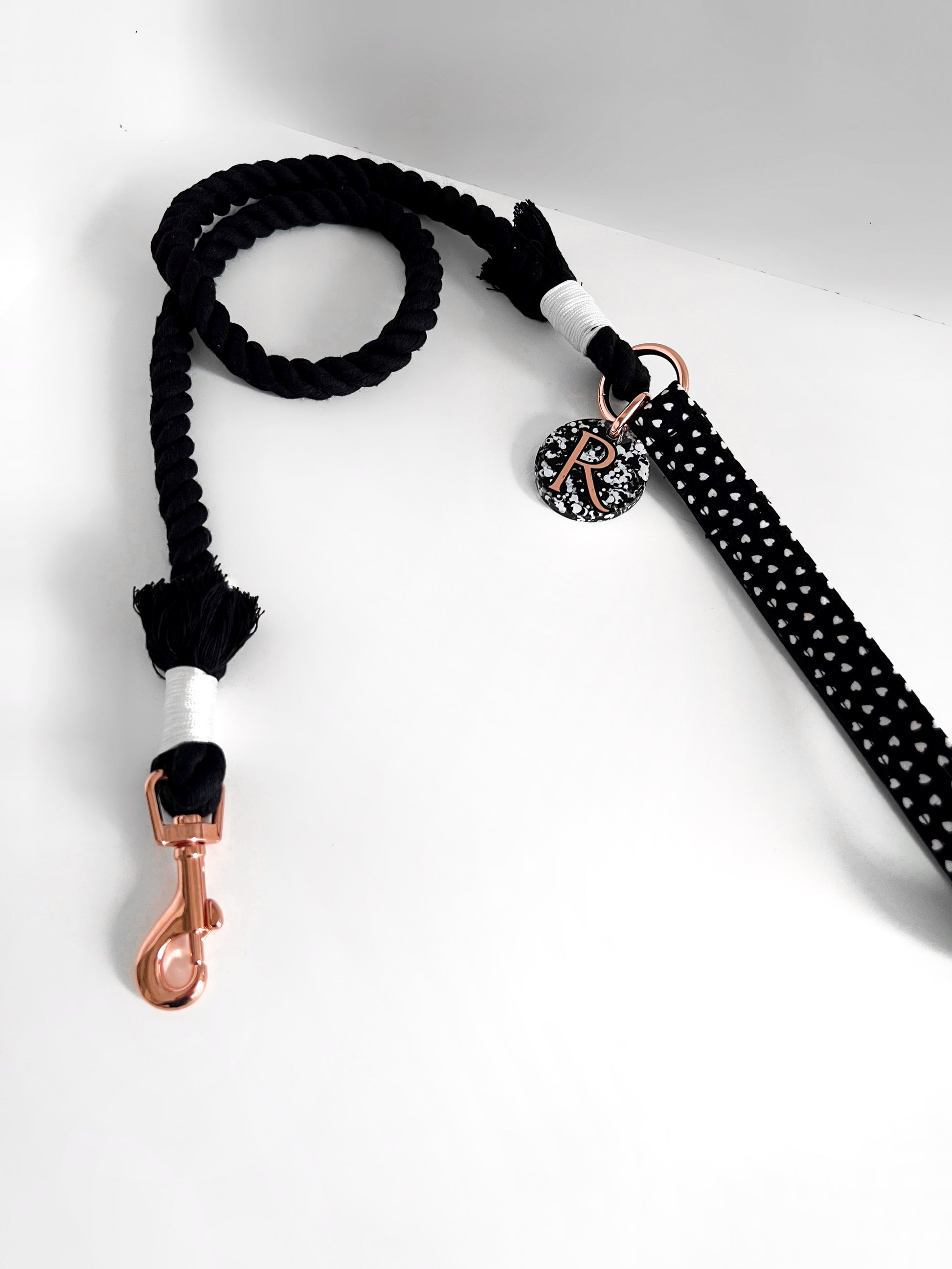 Black and white cotton rope lead