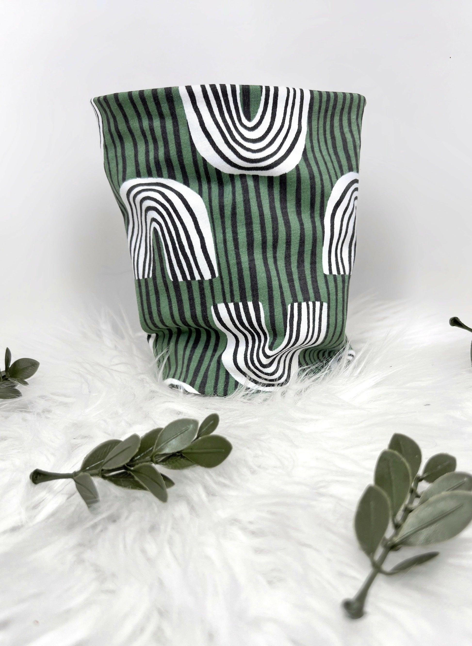 Green safari raw feeding snood
