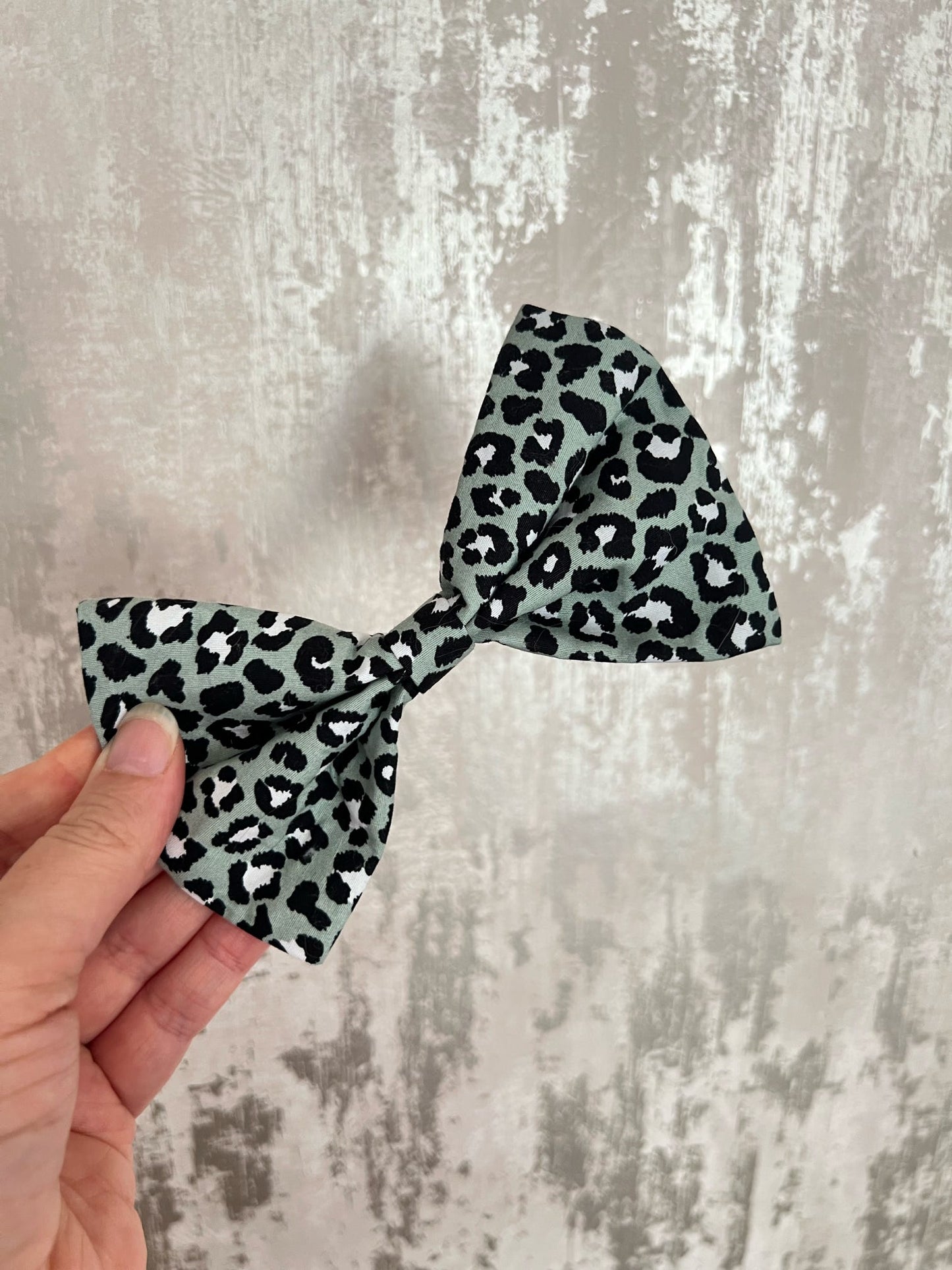 Fabric | Bow tie L - Mint Leopard Print