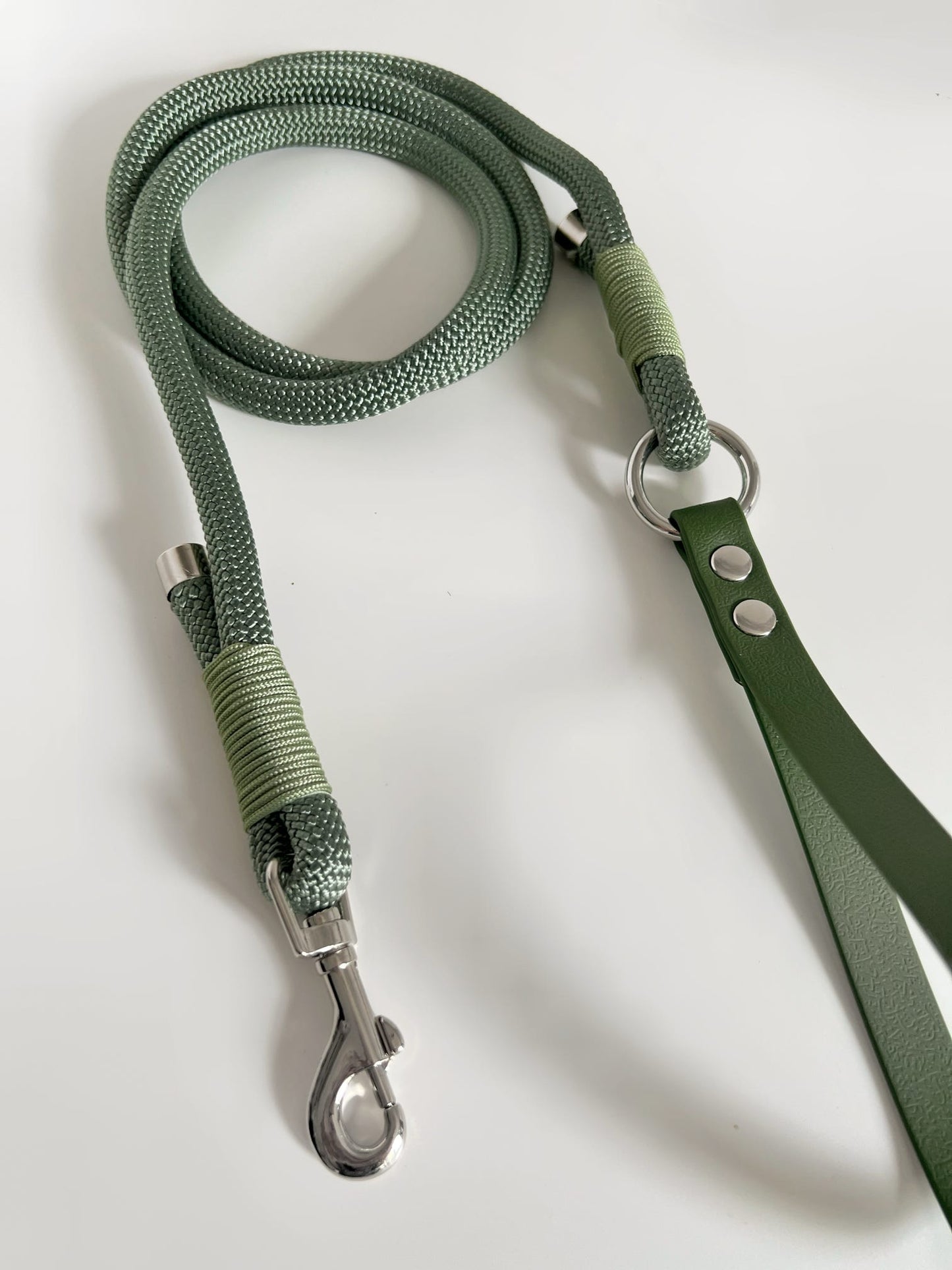Plain green fully customisable rope lead