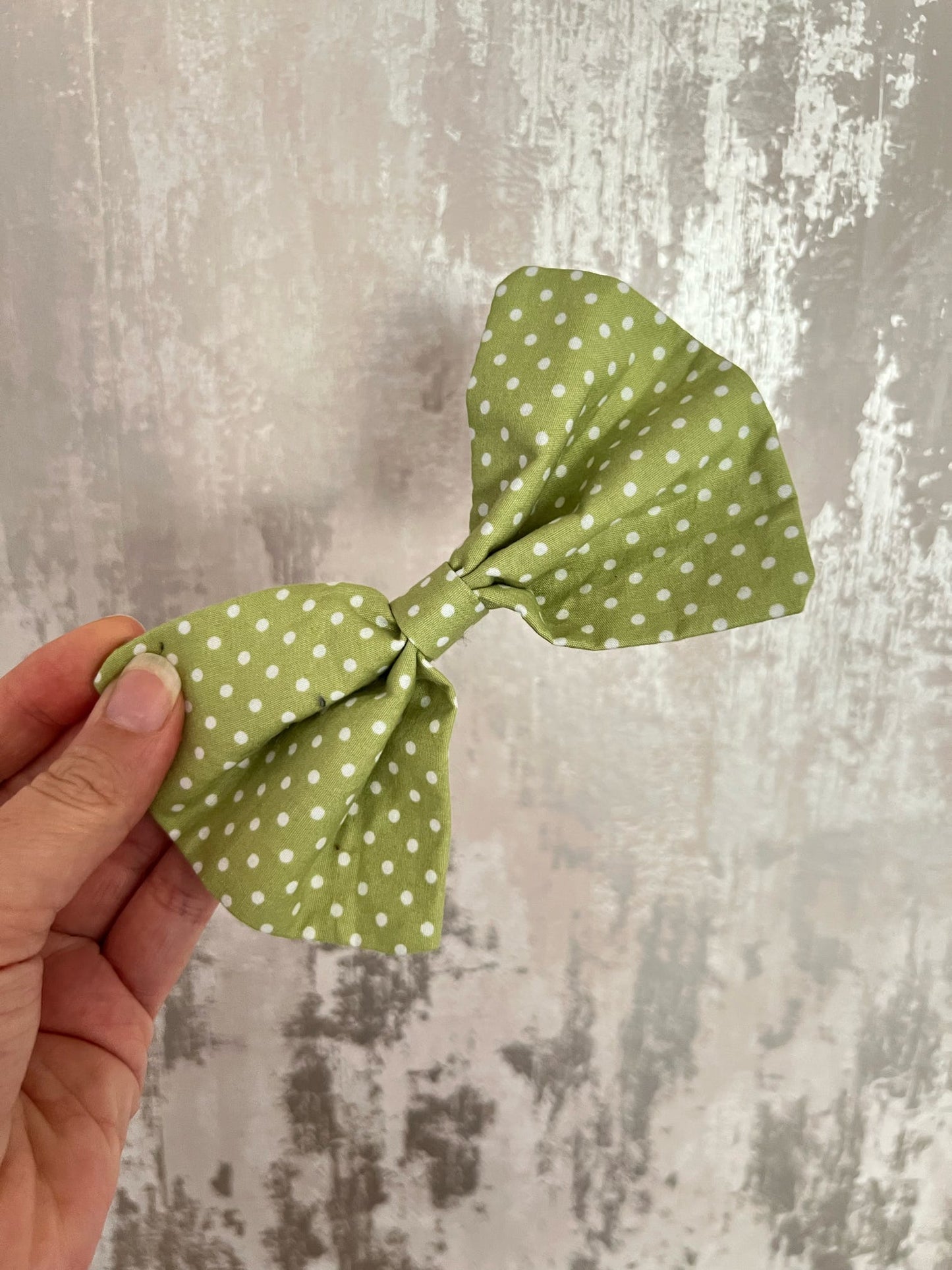 Fabric | Bow tie L - Green Polka Dot